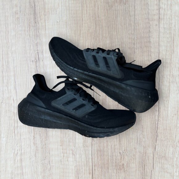 Adidas Ultraboost 22 Black Running Shoes Womens 9 Lightweight Boost Sneakers - Picture 2 of 12